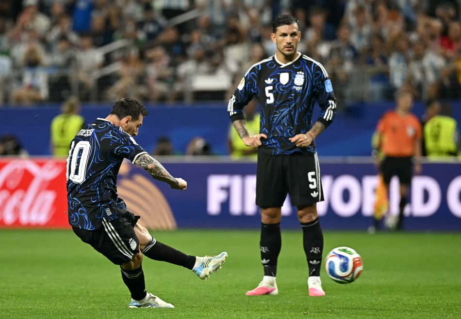 Em vitória da Argentina, que garantiu classificação, Messi supera recorde histórico (Foto: Paul Ellis/AFP)