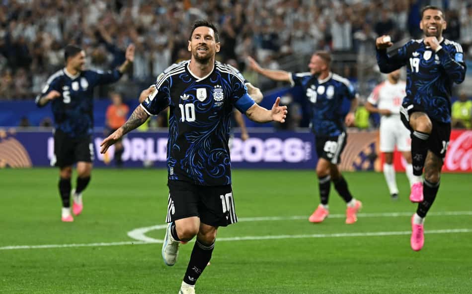Messi comemora classificação da Argentina para mata-mata: 'Seguimos'