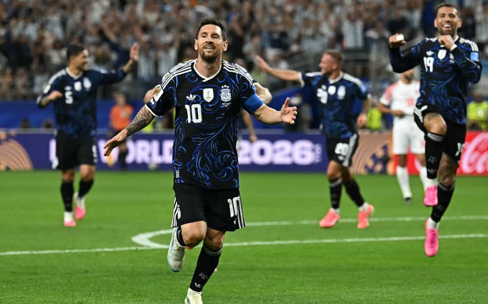 Messi comemora gol da Argentina sobre a Jordânia na Copa do Mundo