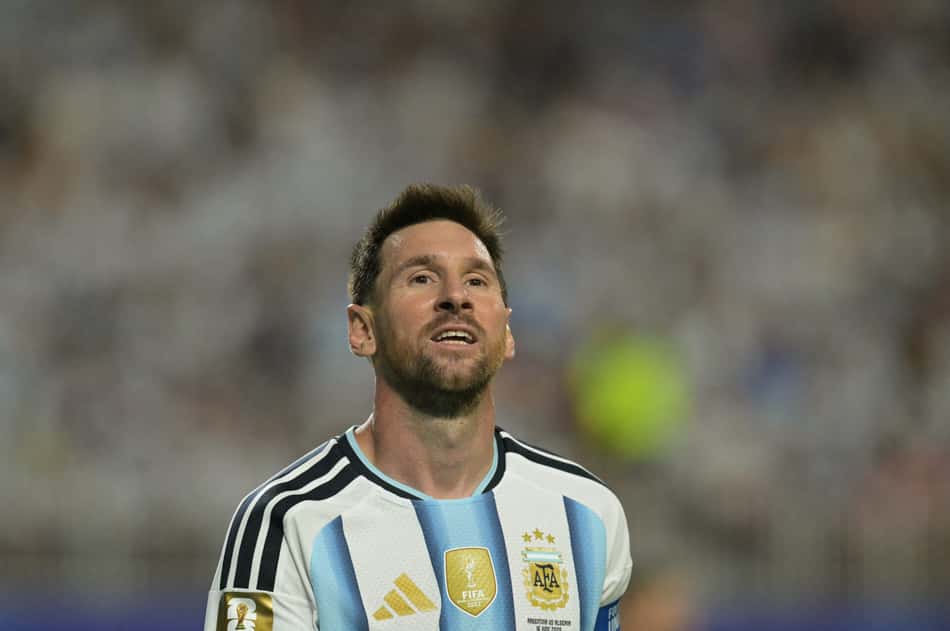 Messi durante a estreia da Argentina na Copa do Mundo contra a Argélia