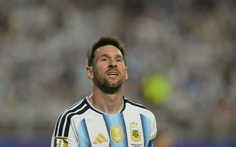 Messi durante a estreia da Argentina na Copa do Mundo contra a Argélia