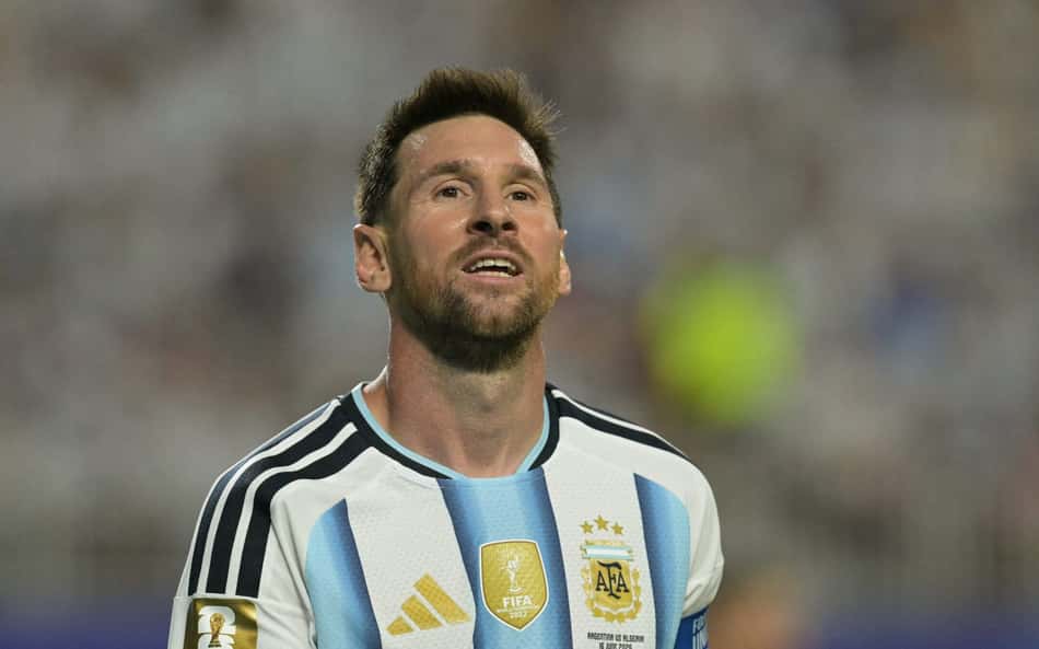 Messi durante a estreia da Argentina na Copa do Mundo contra a Argélia