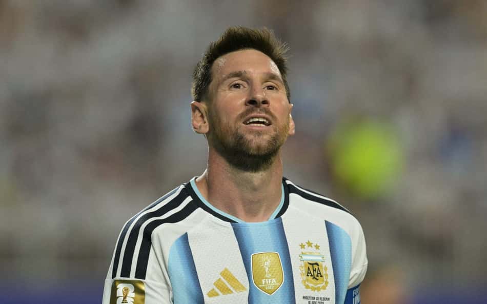 Messi durante a estreia da Argentina na Copa do Mundo contra a Argélia