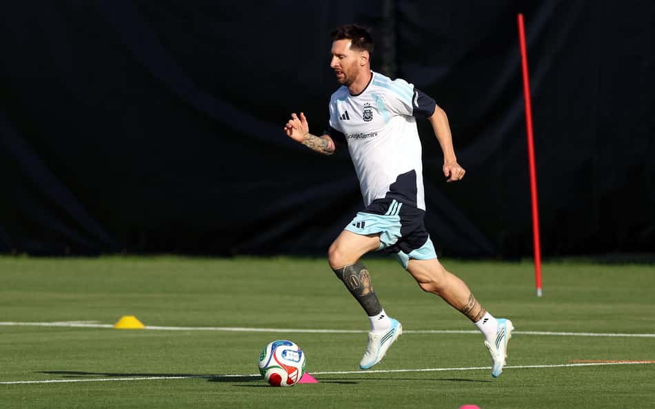 Messi em treino da Argentina, às vésperas da Copa do Mundo, nos Estados Unidos