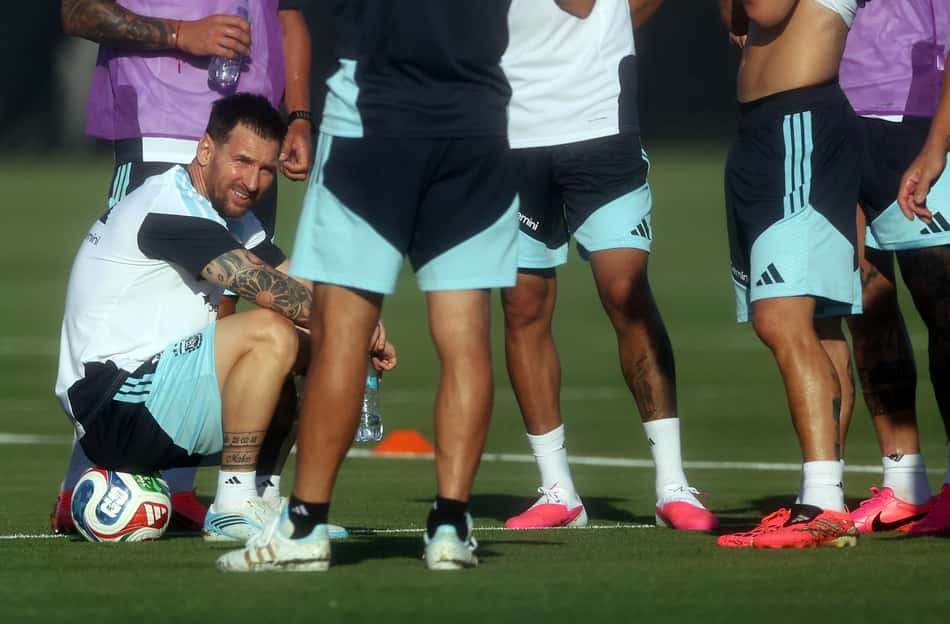 Messi faz primeiros treinos com a Argentina antes da Copa do Mundo