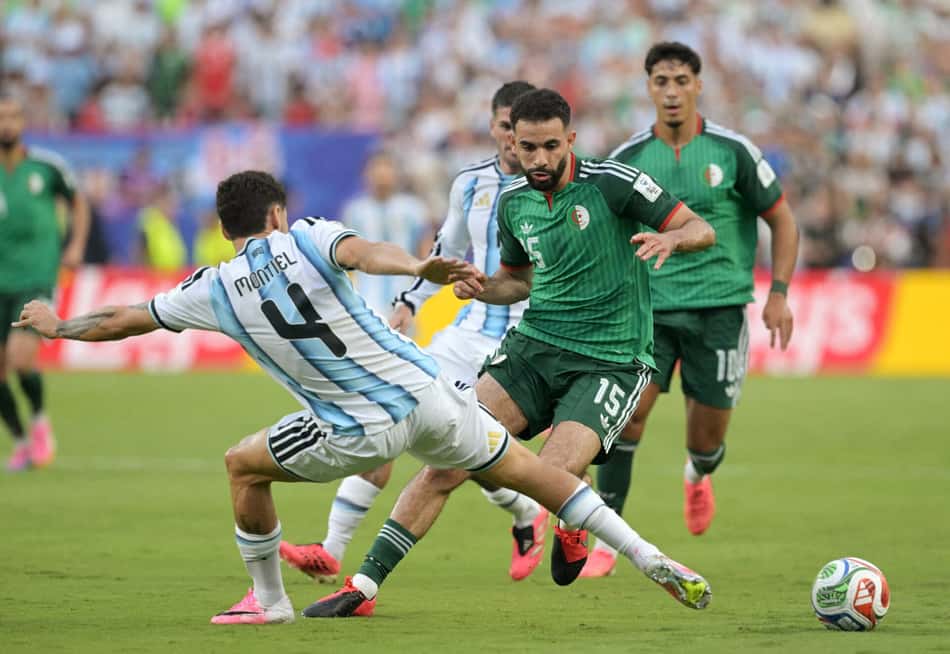 Montiel marca Ait-Nouri no jogo entre Argentina e Argélia, pela Copa do Mundo