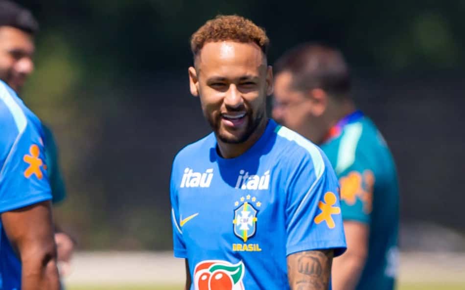 Neymar volta aos treinos da Seleção e torcedores reagem: 'Com ele é'