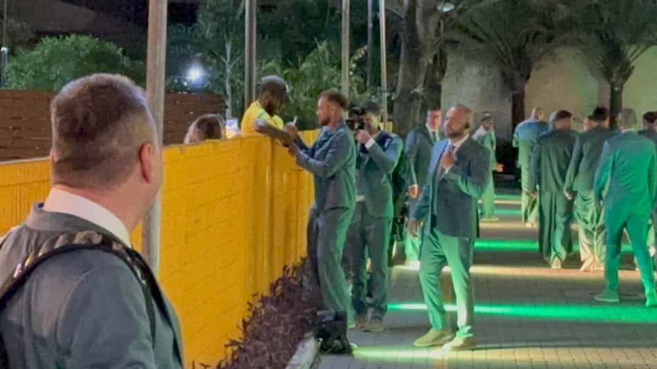 Neymar autográfo seleção