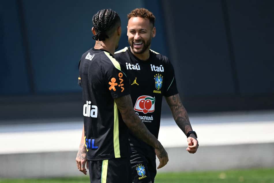 Neymar e Raphinha em treino da Seleção Brasileira na preparação para o jogo contra o Haiti na Copa do Mundo