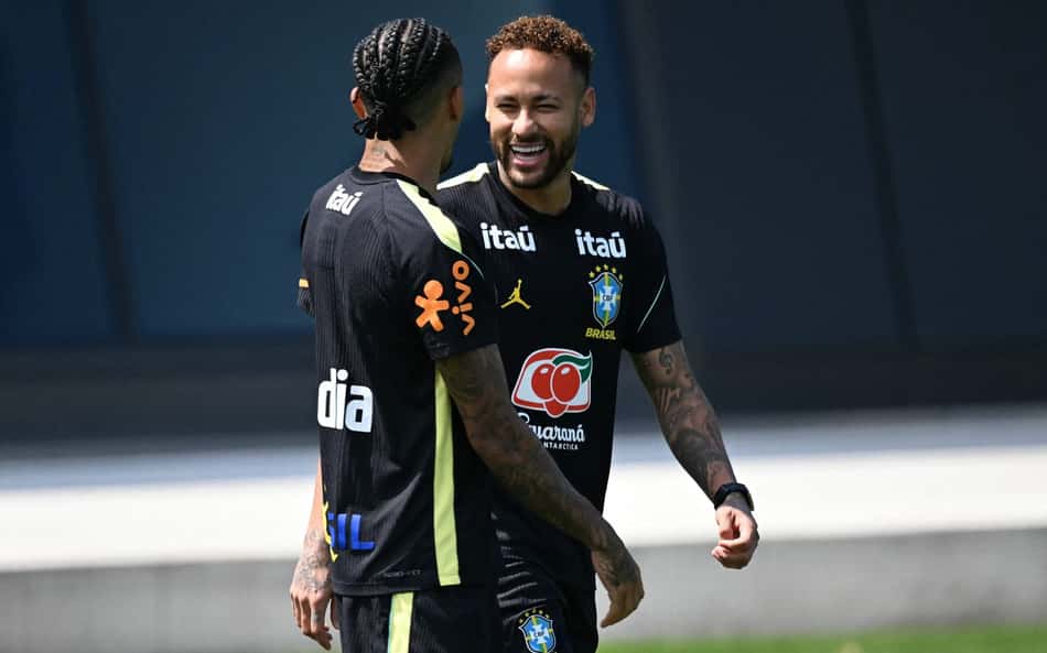 Neymar e Raphinha em treino da Seleção Brasileira