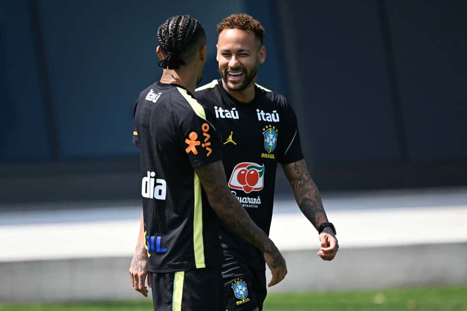 Neymar e Raphinha em treino da Seleção Brasileira