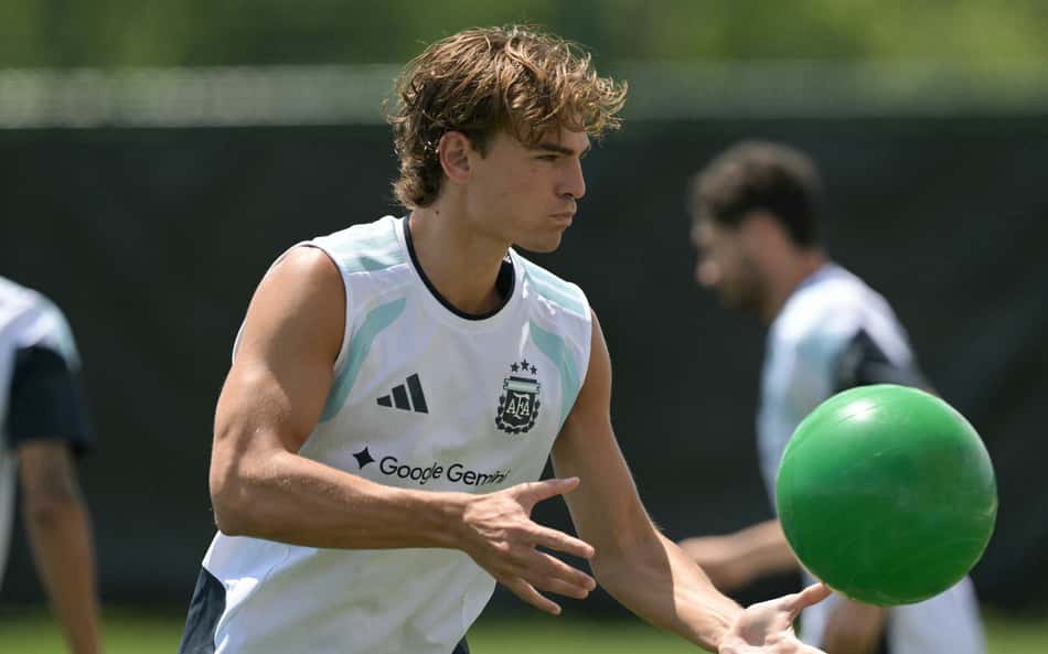 Real Madrid e Como chegam a acordo por Nico Paz, jogador da seleção da Argentina