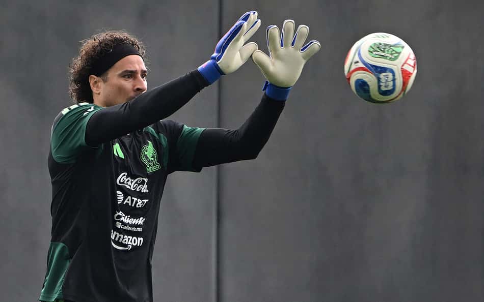 Ochoa não alcança marca de Messi e CR7 mesmo em sua 6ª Copa do Mundo