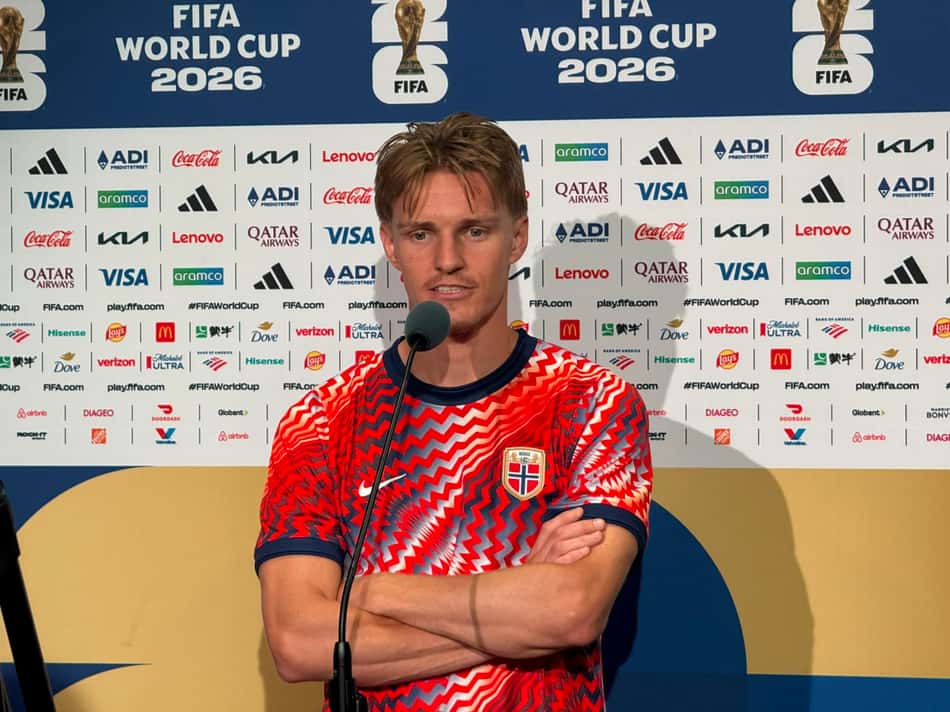 Ødegaard dá entrevista na zona mista (Foto: Vitor Palhares/Lance!)