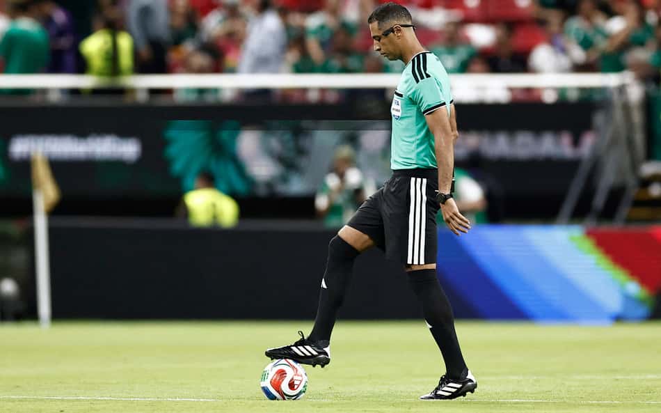 Omar Amin durante o jogo entre Coreia do Sul e República Tcheca, pela Copa do Mundo