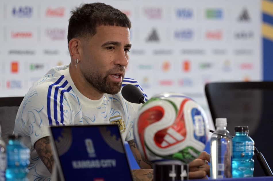 Otamendi em coletiva da Argentina na véspera da estreia na Copa do Mundo