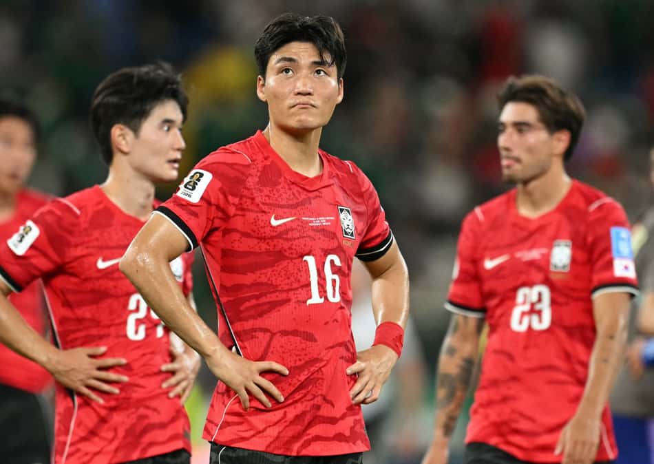 Park Jin-seob e companheiros da Coreia do Sul se lamentam