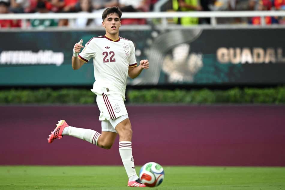 Pau Cubarsí em ação pela Espanha na Copa do Mundo 2026