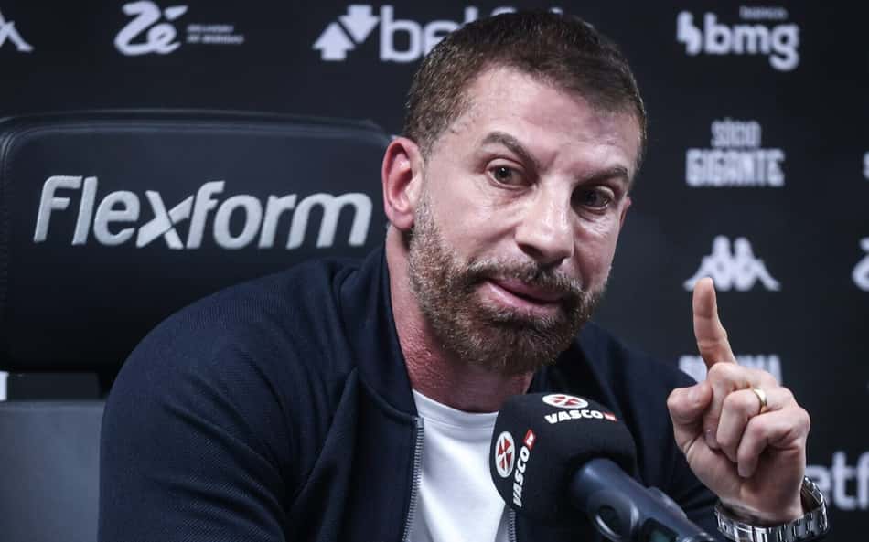 Pedrinho durante coletiva realizada na sede do Vasco, em São Januário