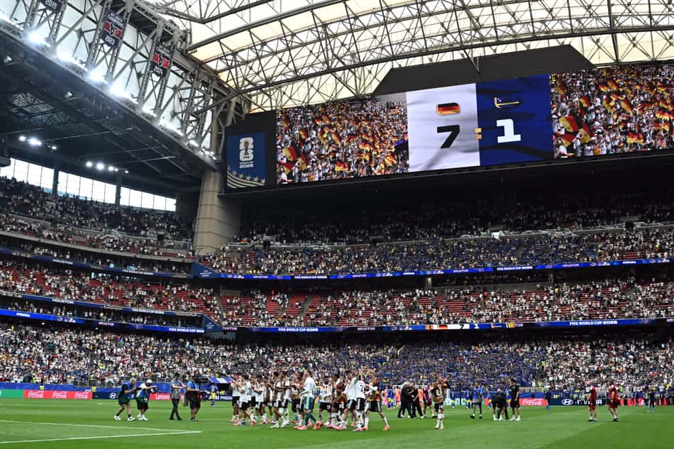 Placar do NRG Stadium mostra vitória de 7 a 1 da Alemanha sobre Curaçao