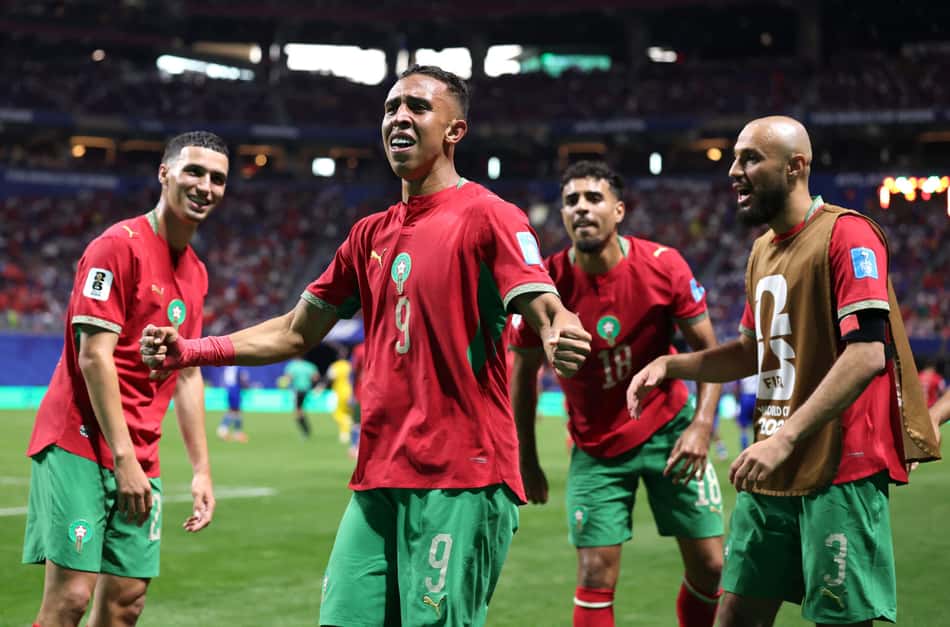 Rahimi comemora gol com Marrocos, de uniforme vermelho, na Copa do Mundo de 2026