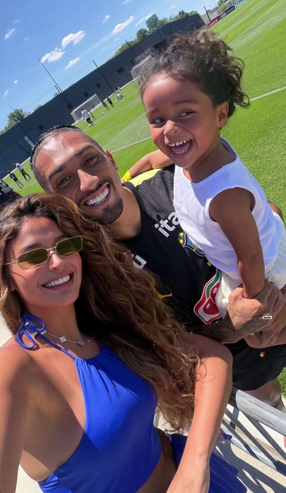 Raphinha curte momentos com a família na concentração da Seleção Brasileira na Copa do Mundo
