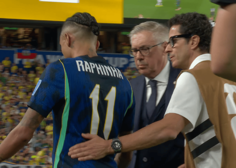 Raphinha deixou o jogo entre Brasil x Haiti após sentir um desconforto muscular