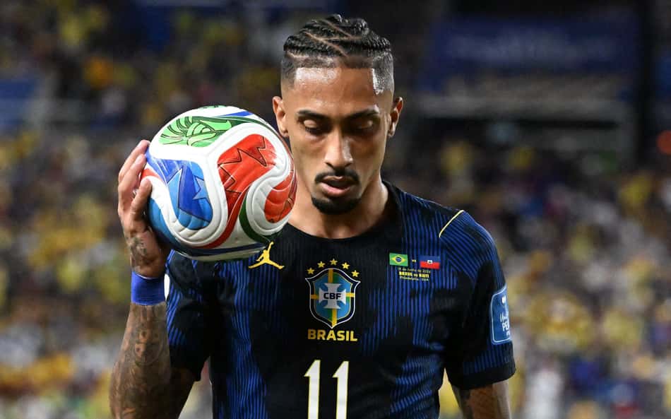Lance de Raphinha em Brasil x Haiti gera revolta: 'Não tem cabimento'