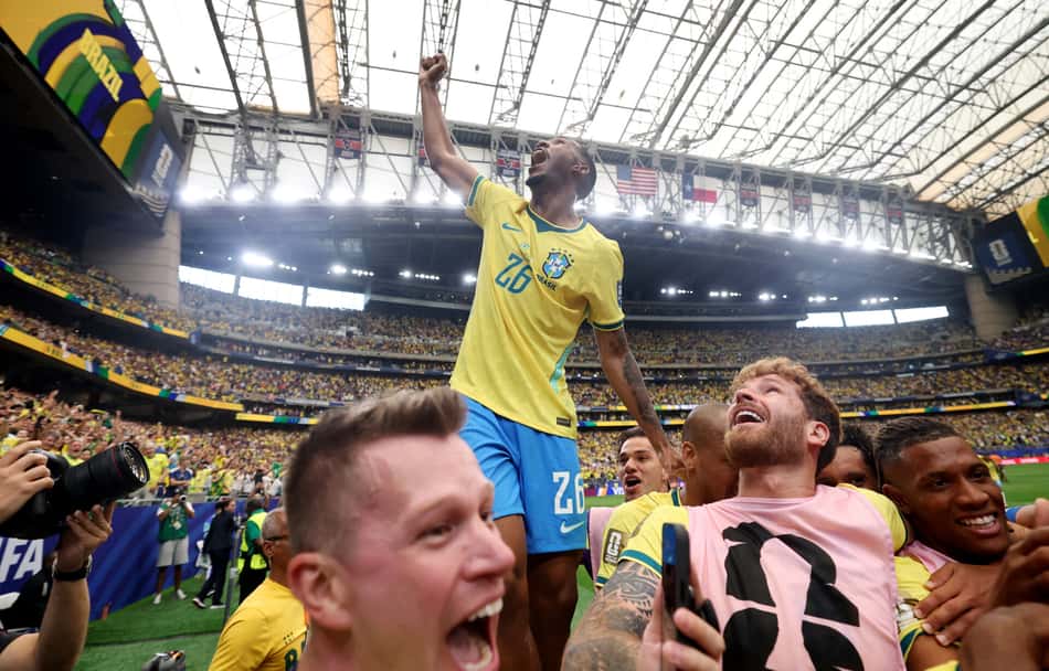 Rayan comemora classificação do Brasil contra o Japão