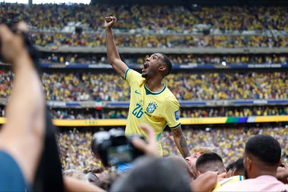 Rayan comemora vitória do Brasil sobre o Japão na Copa do Mundo
