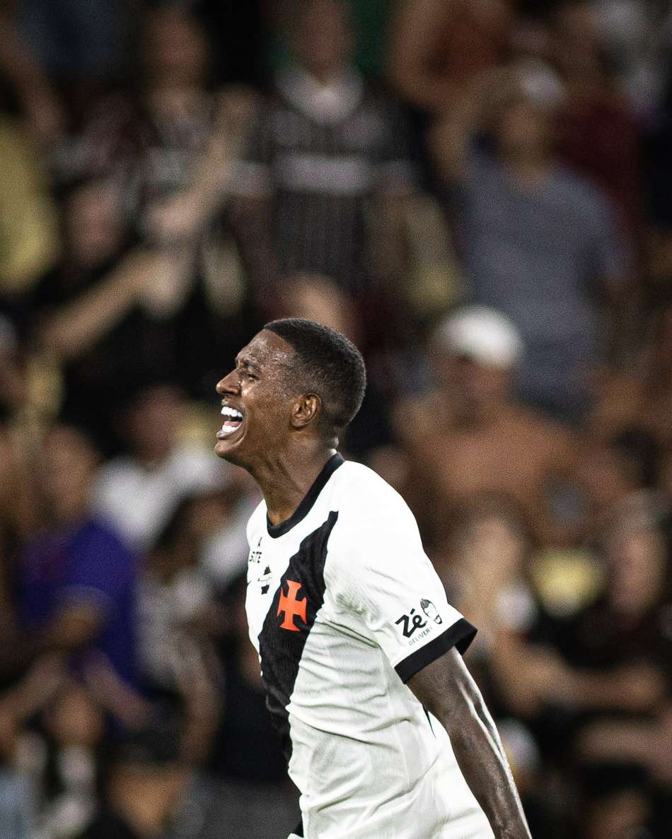 Robert Renan comemora gol marcado pelo Vasco contra o Fluminense no segundo jogo da semifinal do Carioca
