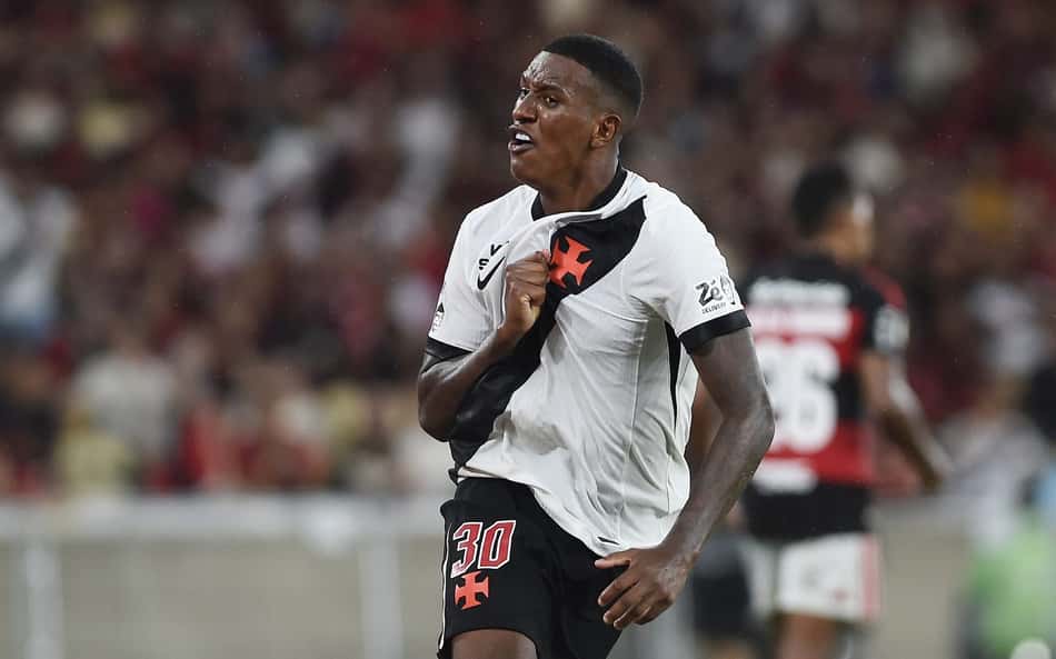 Rober Renan comemora gol pelo Vasco contra o Flamengo