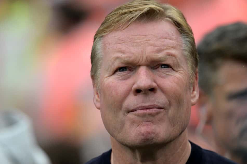 Ronald Koeman, técnico da Holanda, olhando para frente