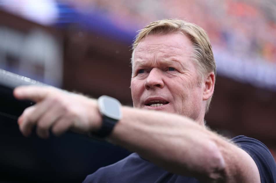 Ronald Koeman, técnico da Holanda, olhando para frente