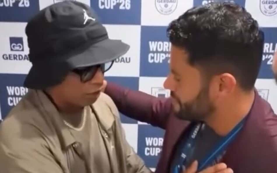 Ronaldinho e Hulk se encontram em evento da Copa nos Estados Unidos: assista