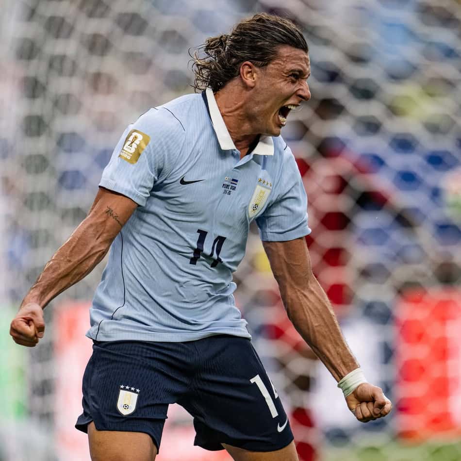 Agustín Canobbio, do Fluminense, jogando pela Seleção do Uruguai na Copa do Mundo. (Foto: Divulgação/ Instagram)