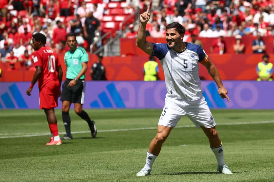 Sead Kolašinac evitou um gol do Canadá na Copa do Mundo