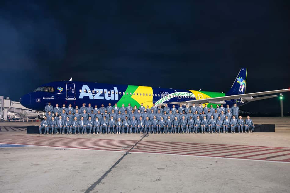 Seleção Brasileira com o avião que os conduziu aos Estados Unidos