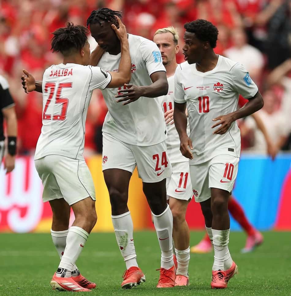 Jogadores da seleção do Canadá comemoram gol marcado na Copa do Mundo de 2026