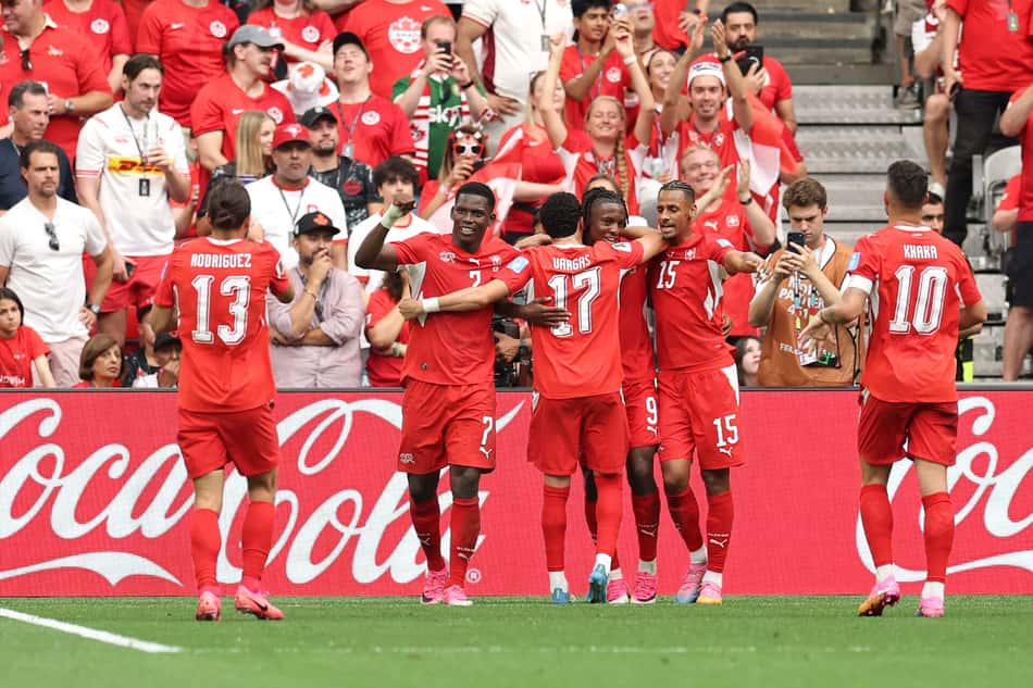 Jogadores da Suíça comemoram gol marcado