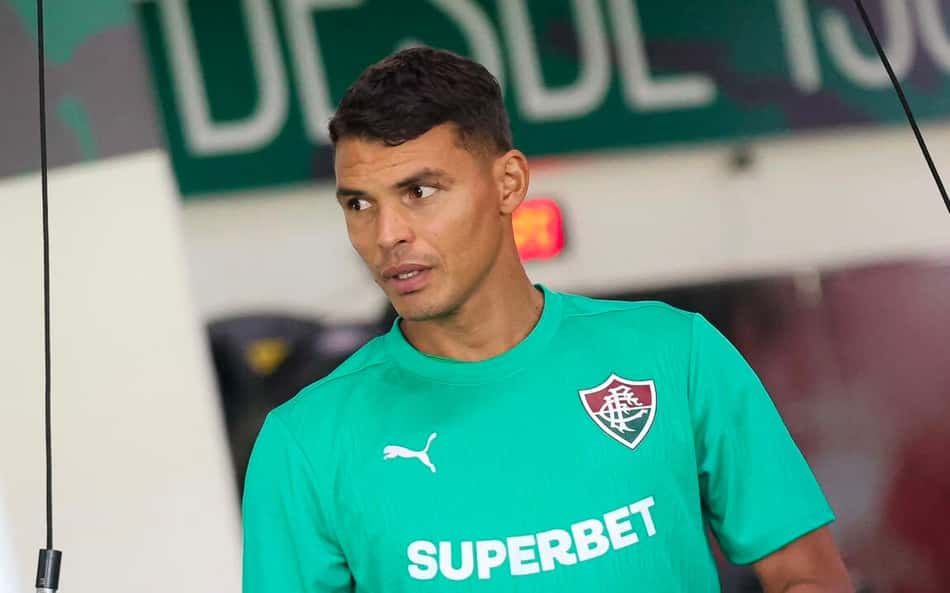 Thiago Silva se apresenta ao Fluminense antes do previsto