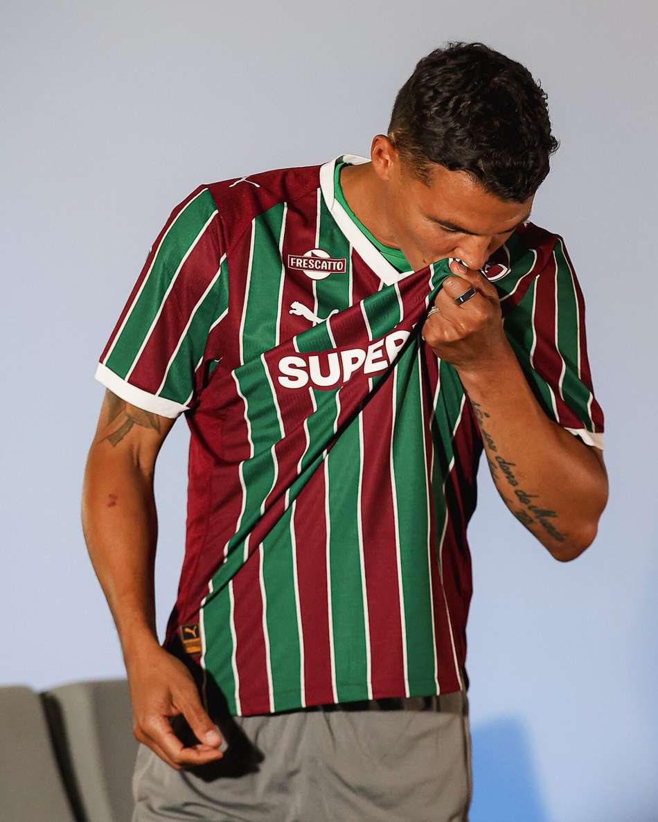 Thiago Silva se apresenta ao Fluminense