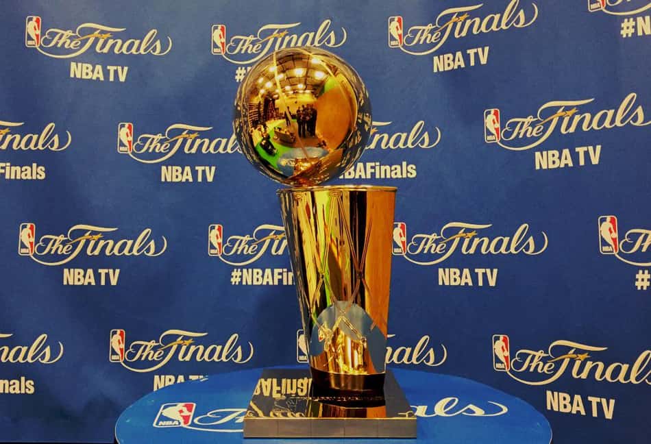 Troféu Larry O'Brien, de campeão da NBA (Foto: Reprodução / NBA)