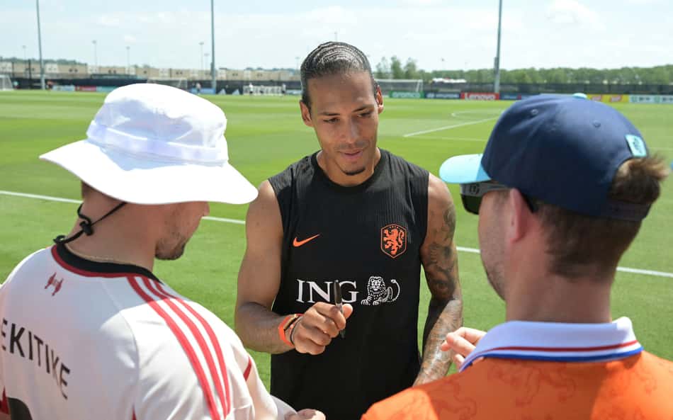 Van Dijk alerta para problema no ataque da Holanda: 'Não é positivo'