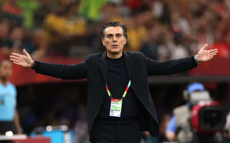 Vincenzo Montella, técnico da Turquia, abre os braços