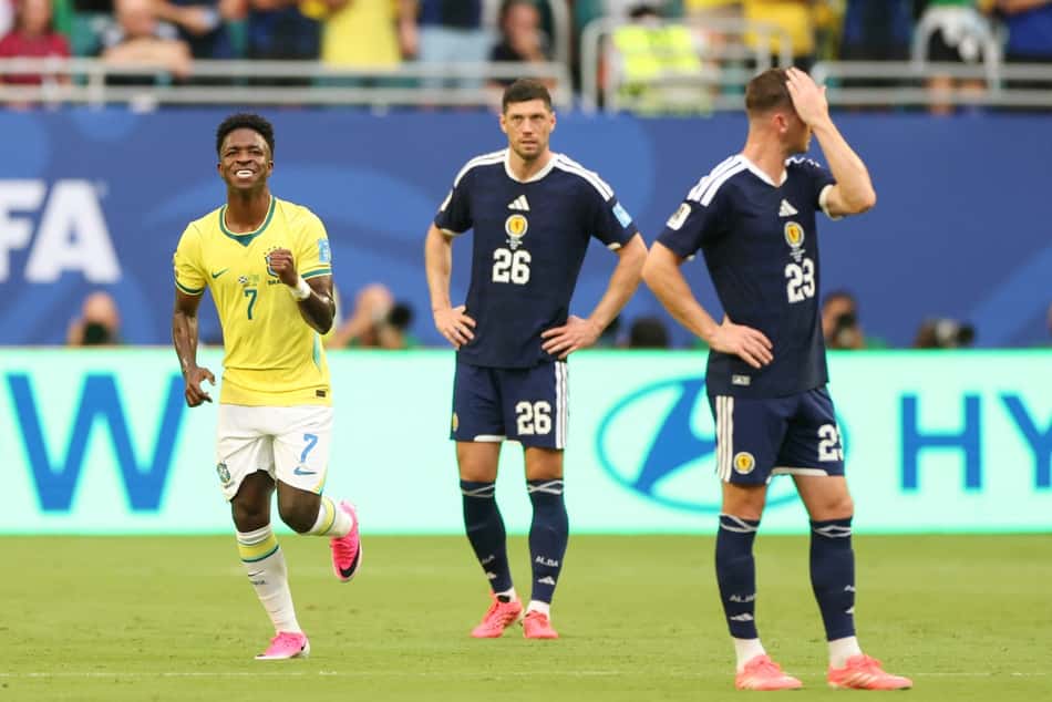 Vini Jr comemora gol em Brasil x Escócia pela Copa do Mundo de 2026