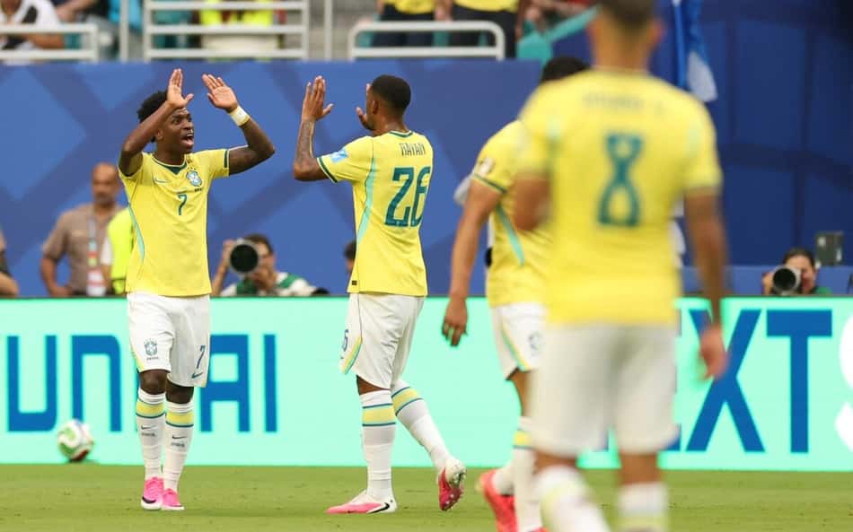 Torcedores de Flamengo e Vasco reagem a gol em Brasil x Escócia: 'União Flasco'