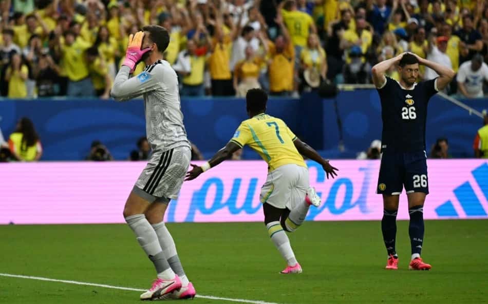 Vini Jr. comemora o gol que abriu o placar para o Brasil contra a Escócia |