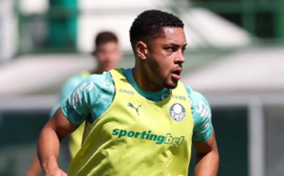 Palmeiras atualiza situação física de Vitor Roque e adia retorno aos treinos