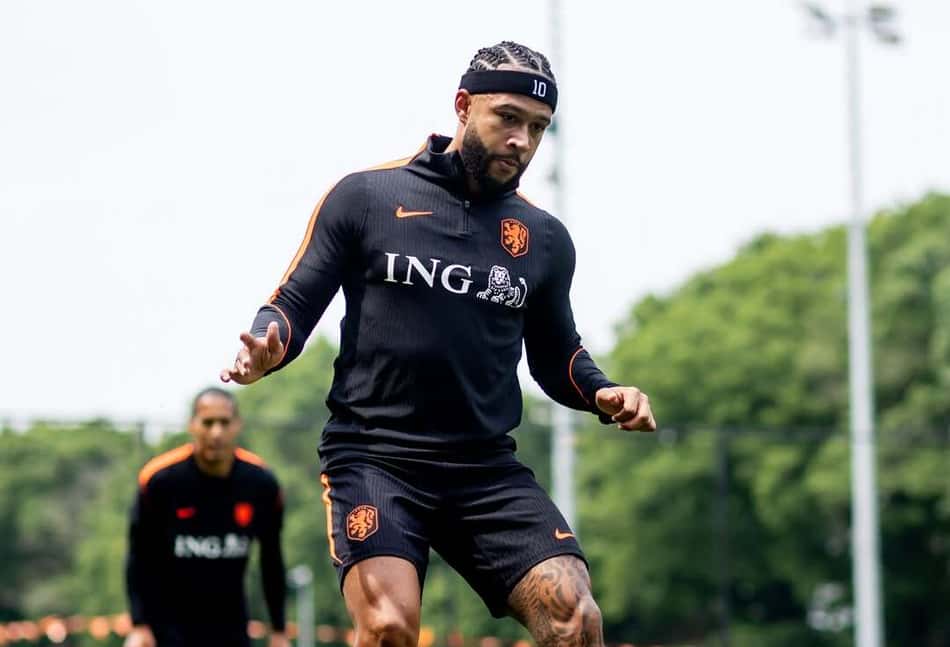 Memphis Depay durante atividade da seleção da Holanda em Zeist (Foto: Divulgação/Holanda)